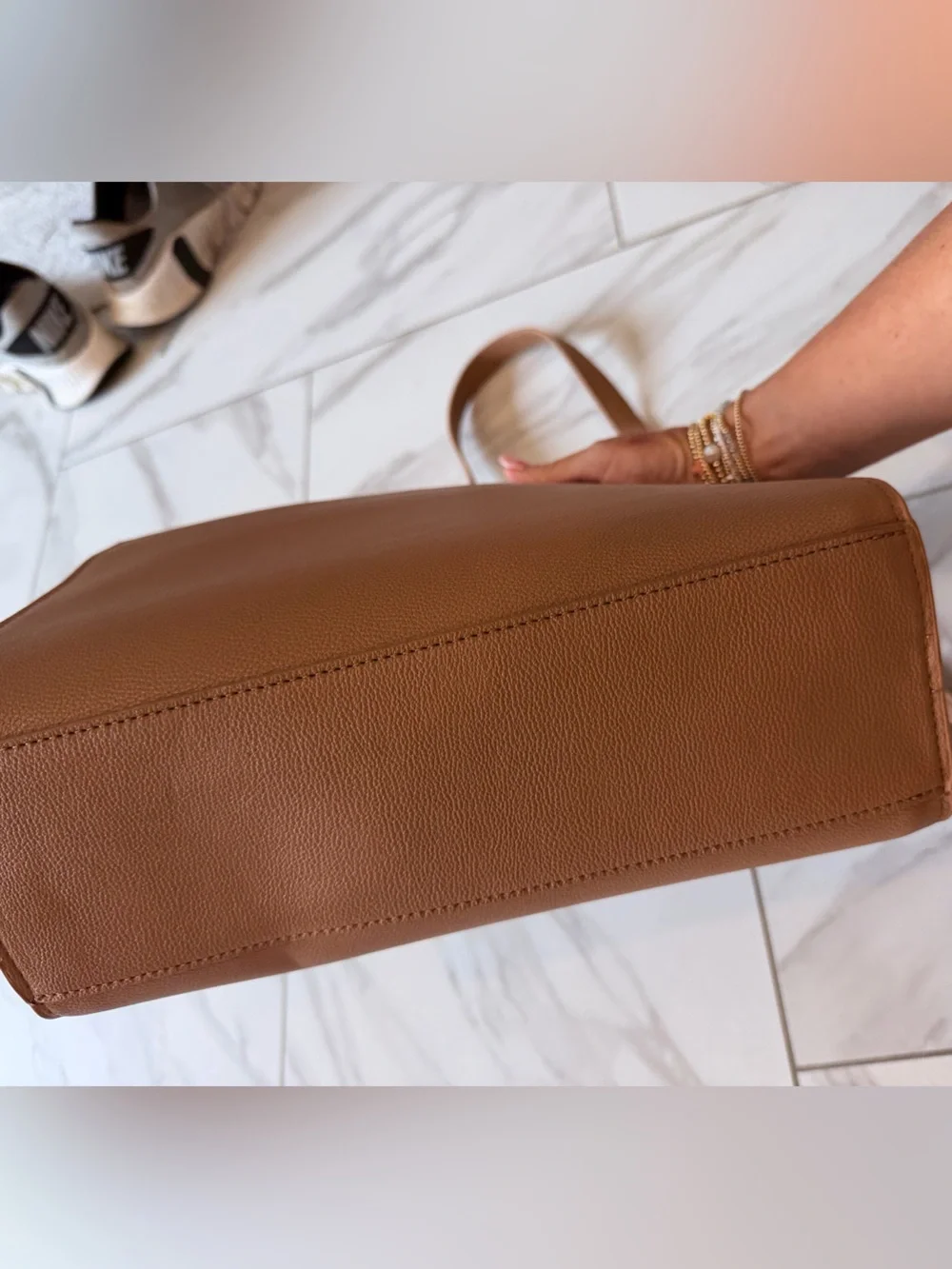 NWT Tommy Hilfiger Tan ,Structured Leather purse with adjustable strap.